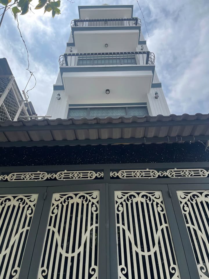 Nhà phố Âu Dương Lân, Quận 8, 43m² giá 6.3 tỷ - Sổ hồng chính chủ, 6PN, 4WC