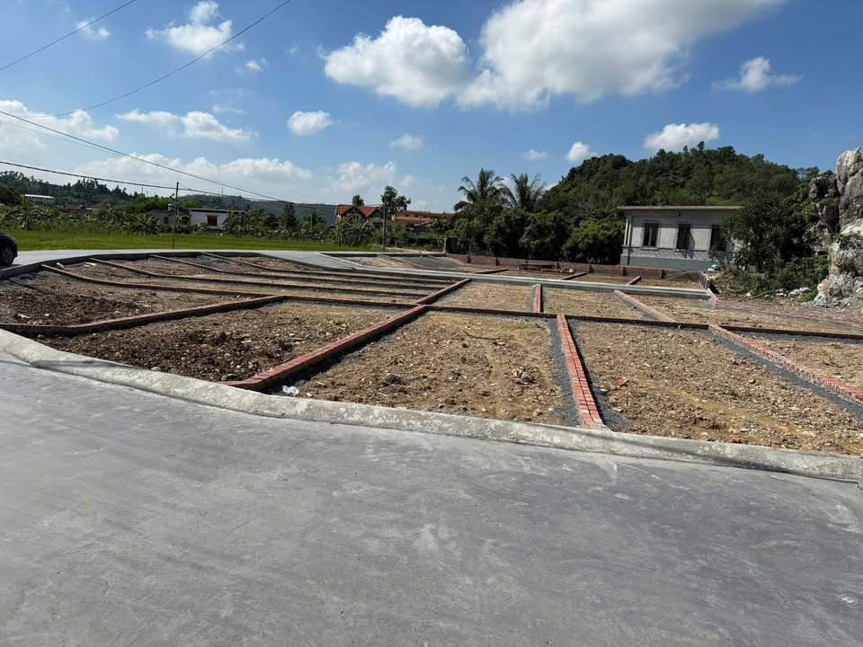 Đất nền Việt Khê, Thủy Nguyên 60m² giá 3xx triệu - Sổ đỏ chính chủ, vị trí đẹp!