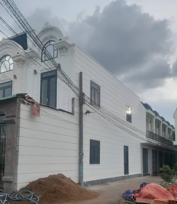 Nhà bán Cần Đước 40m² giá 1.55 tỷ - Dọn vào ở ngay, chính chủ!