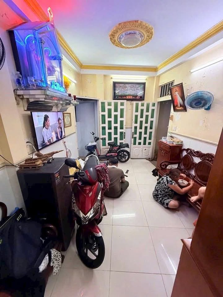 Nhà mặt tiền đường Số Quận 4 - Diện tích 27.8m² giá chỉ 4.45 tỷ - Không quy hoạch!