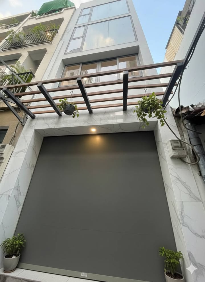 Nhà mới đẹp Lê Hồng Phong Quận 5 diện tích 35m² giá 6.5 tỷ - Cách mặt tiền chỉ 20m!