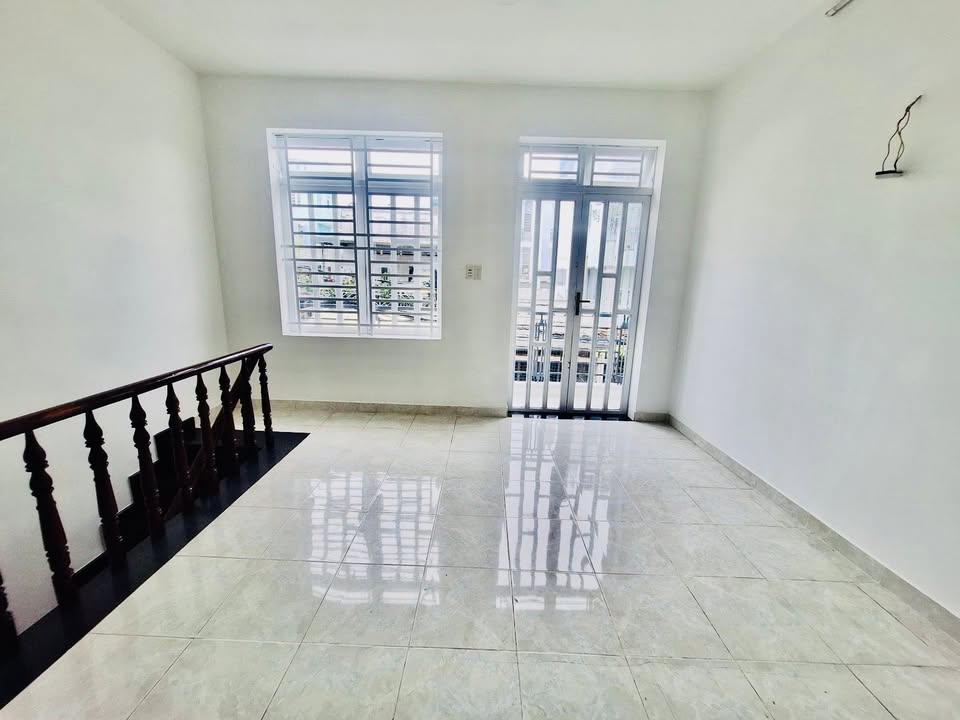 Nhà 2 tầng mặt tiền Phước Long A, Quận 9, 41.76m² giá 4.05 tỷ - Sổ hồng chính chủ!