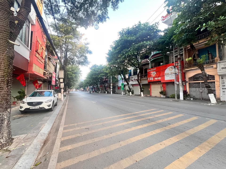 Nhà 3 tầng mặt đường Chu Văn Thịnh, TP Sơn La 60m² giá 4 tỷ - Sẵn sàng vào ở ngay!