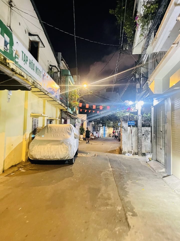 Nhà riêng Phú Nhuận 40m² giá 5.8 tỷ - Thiết kế 3 tầng kiên cố, ô tô đậu thoải mái!