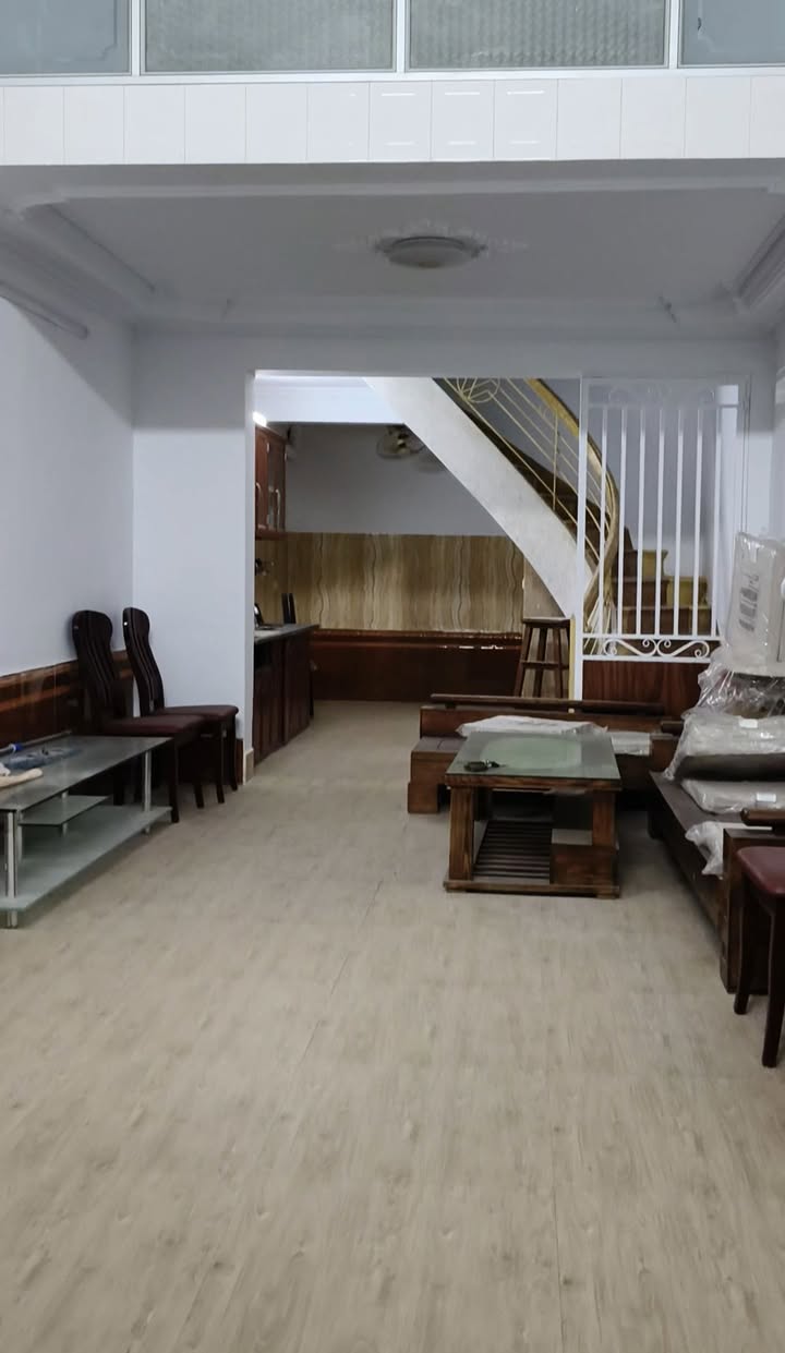 Nhà 4 tầng đường Lê Lợi, Ngô Quyền, Hải Phòng 46m² giá 4.6 tỷ - Ô tô đỗ cửa, kinh doanh thuận lợi!