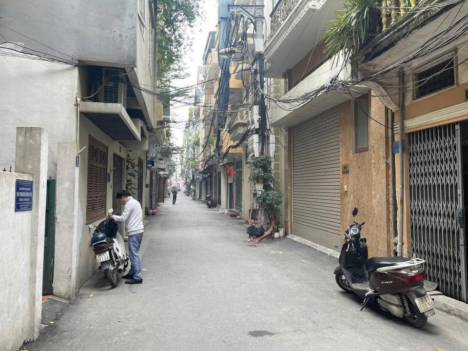 Nhà phố Lê Lợi, Hà Đông 90m² giá 14.4 tỷ - Ô tô đỗ cửa, Sổ đỏ chính chủ!