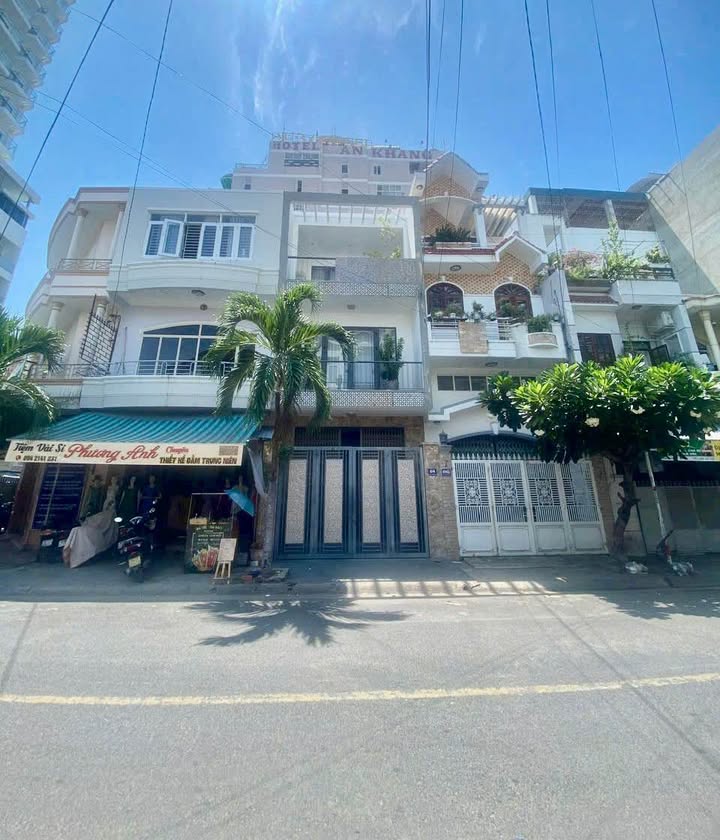 Nhà phố 3 tầng Trần Nguyên Hãn Nha Trang 223m² giá 15.8 tỷ - Cơ hội đầu tư hiếm có!