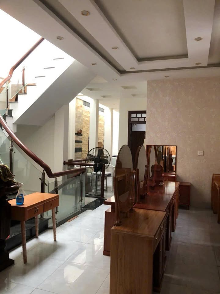 Bán nhà mặt tiền Hoàng Văn Thụ Quy Nhơn 140m² giá 11.2 tỷ - Đầu tư sinh lời ngay!