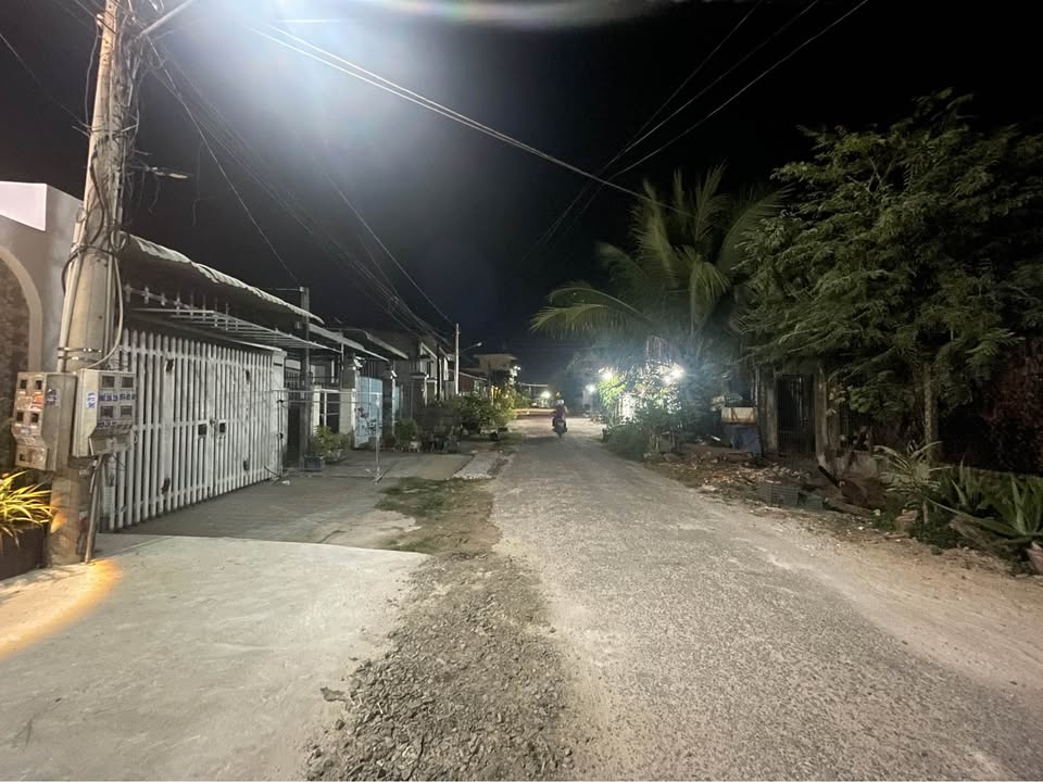 Nhà lầu mới hoàn thiện tại đường Trịnh Phong Đáng, Tây Ninh 110m² giá 2.5 tỷ - Tiện ích đầy đủ!