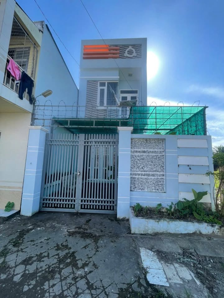 Nhà hẻm 68 Lê Văn Tám, P3, TP Sóc Trăng 99m² giá 2 tỷ - Hướng Đông Bắc, sẵn sàng ở ngay!