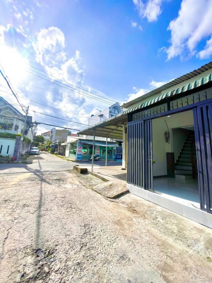 Nhà Mặt Tiền Đường Nguyễn Văn Bứa, Hóc Môn 60m² giá 325 triệu - Cơ hội vàng cho đầu tư!