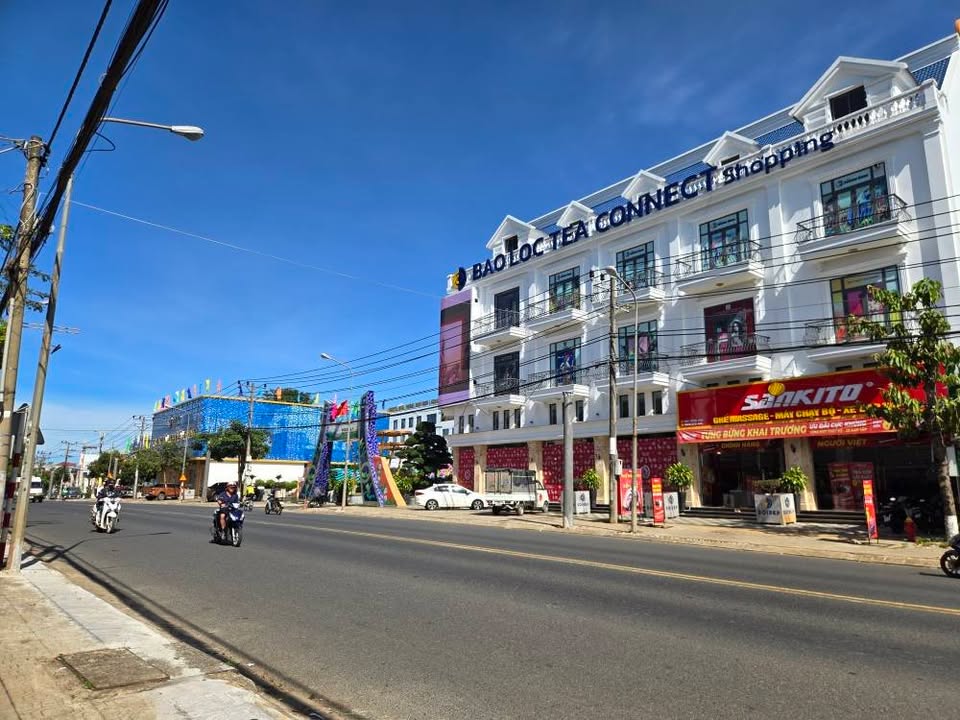 Nhà Bảo Lộc 115.8m² giá 2.5 tỷ - Góc 2 mặt tiền thông thoáng gần trung tâm!