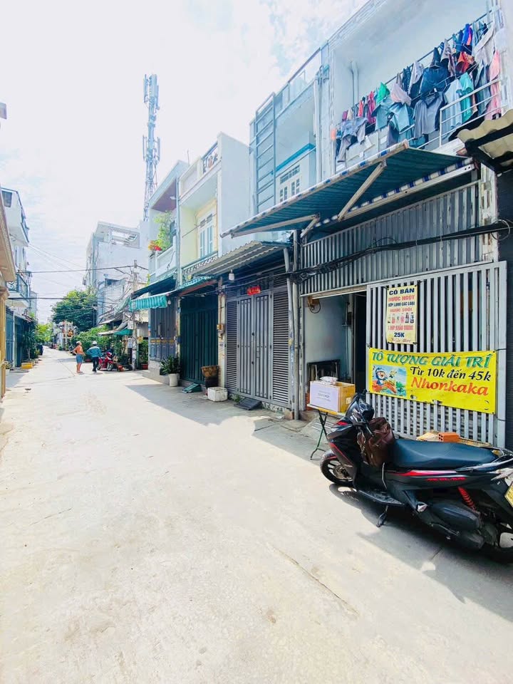 Nhà hẻm xe hơi đường Chiến Lược, Bình Trị Đông 30m² giá 3.5 tỷ - Sẵn sàng vào ở!