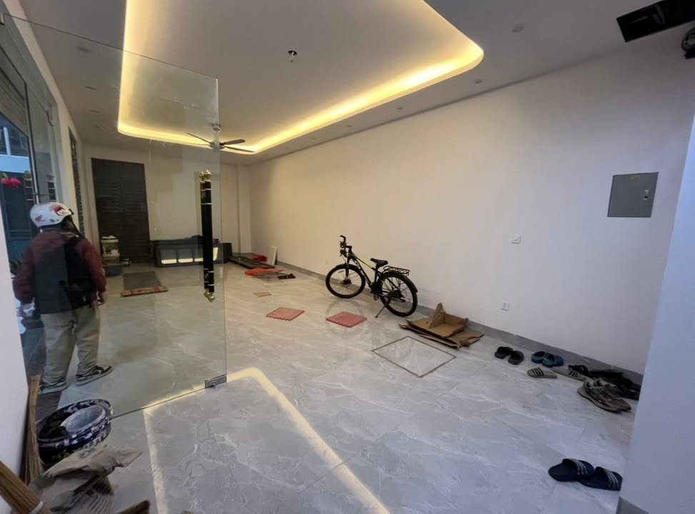 Văn phòng cho thuê tại Ngõ 10 Pháo Đài Láng 35m² - Tiện lợi cho kinh doanh!
