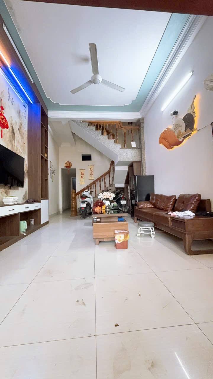 Nhà 2 tầng phố Tiến Thọ, Quảng Thịnh, Thanh Hóa 92m² giá 2.4 tỷ - Sẵn sàng vào ở ngay!