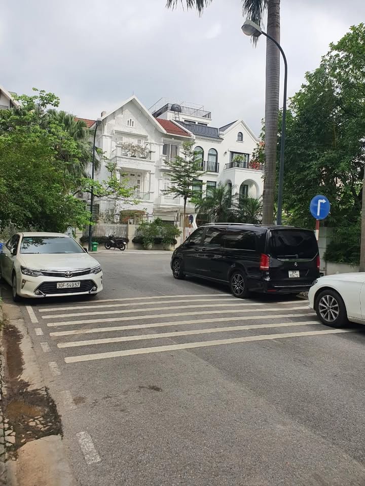 Đất nền 40m² Thượng Cát, Bắc Từ Liêm giá 7.8 tỷ - Ô tô vào tận nhà!