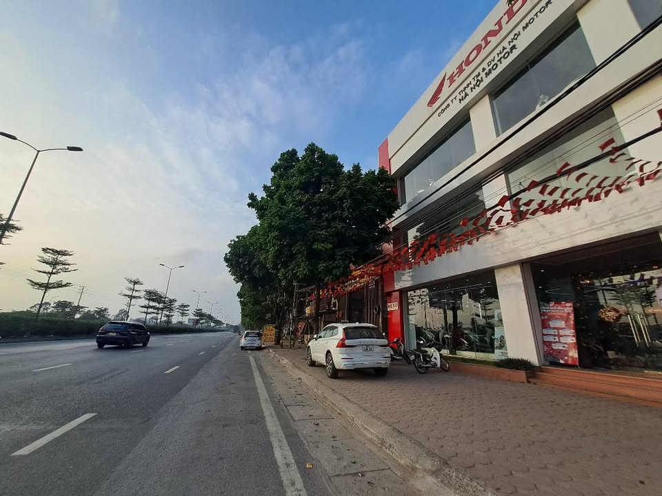 Bán gấp nhà mặt đường Quốc lộ 5, Đặng Xá, Gia Lâm - Diện tích 202m² chỉ 24.3 tỷ!