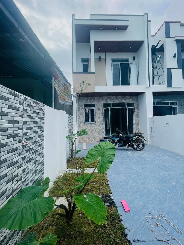 Nhà lầu Diên Điền 142m² giá 2.179 tỷ - Sân vườn rộng thoáng, nội thất đầy đủ!