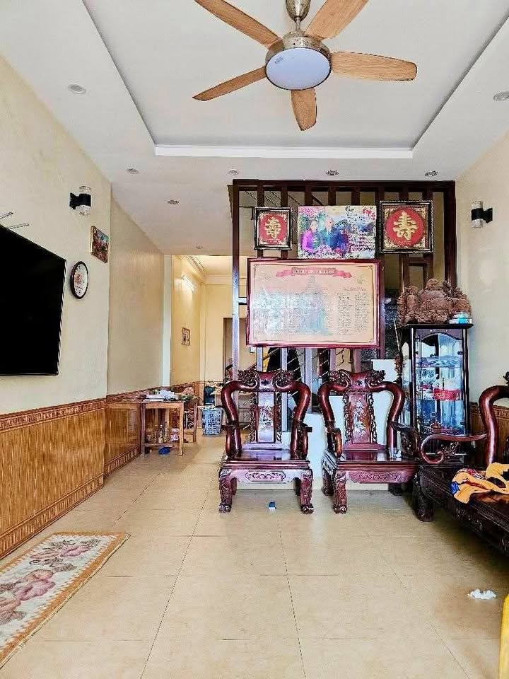 Nhà 3 Tầng Ngọc Thụy Long Biên 60m² giá 1.2 tỷ - Kinh doanh thuận lợi!