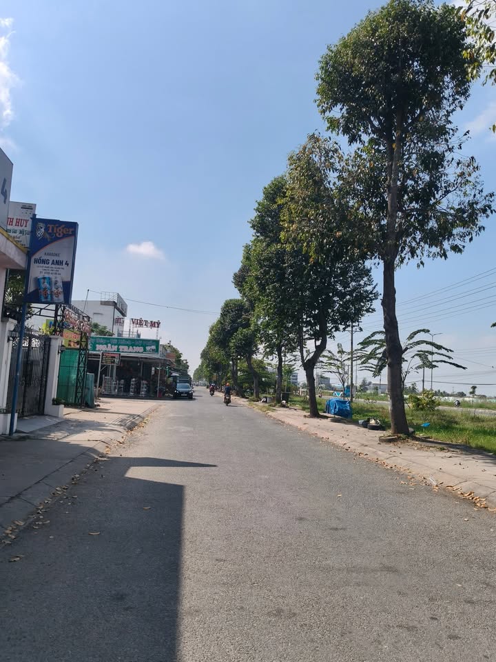 Bán FrontHouse 2 Mặt Tiền Kinh Doanh Tại KCN Hòa Phú - 454m² chỉ 11.5 tỷ!