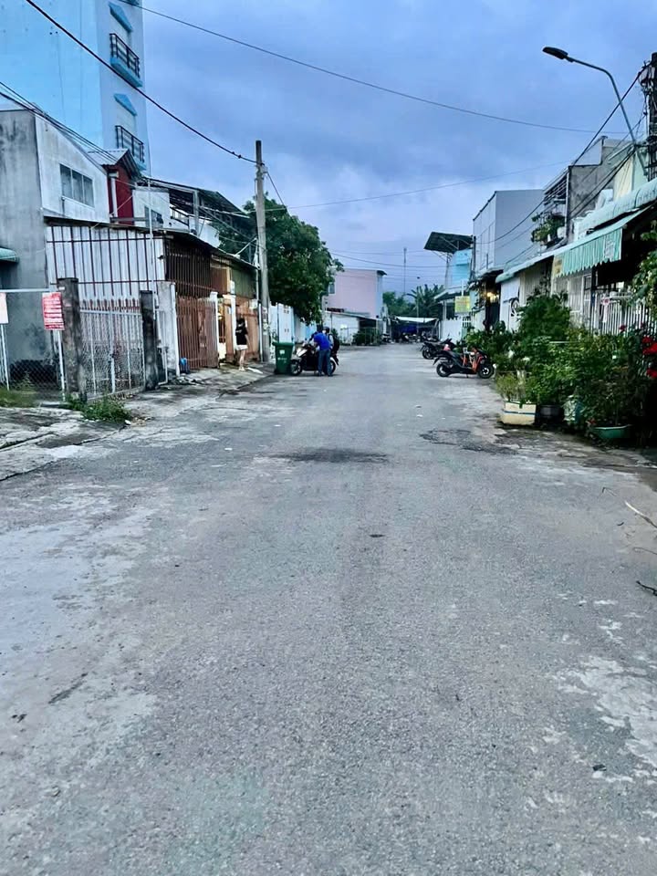 Cho thuê mặt bằng đường Lê Hoàn, Bình Khánh, Long Xuyên 195m² - Phù hợp nhiều loại hình kinh doanh!