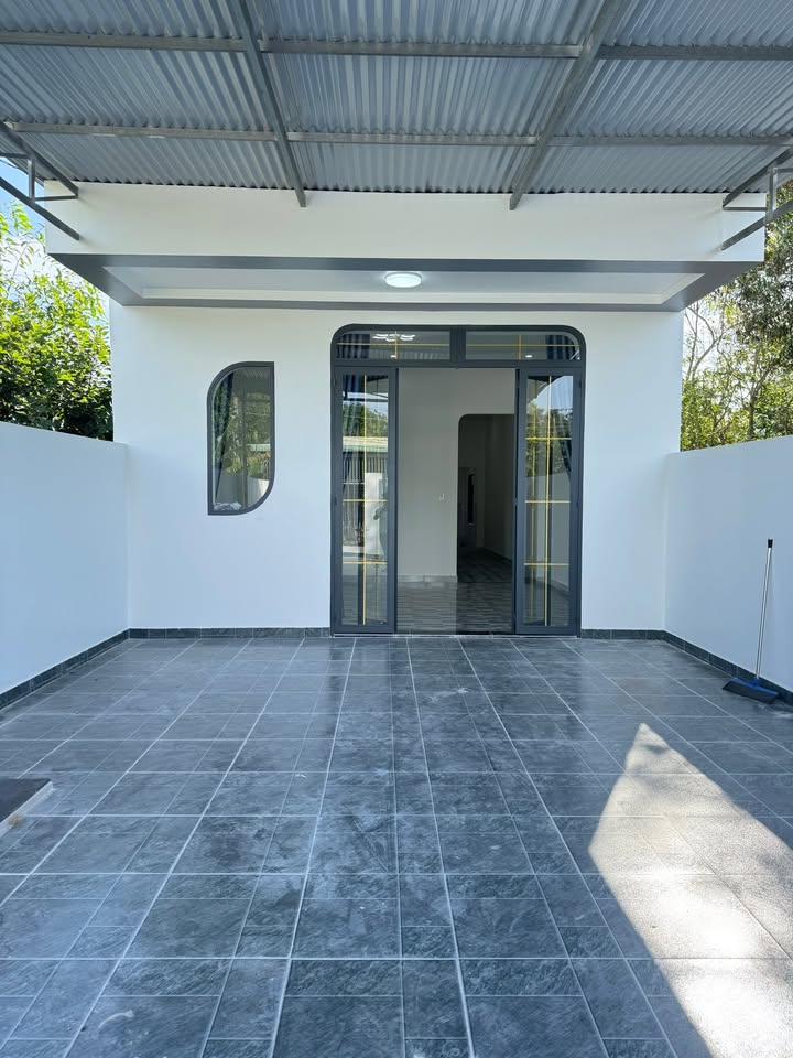 Nhà Hòa Thành 151m² giá 1.139 tỷ - Không gian sống thoáng đãng, xe ô tô vào tận sân!