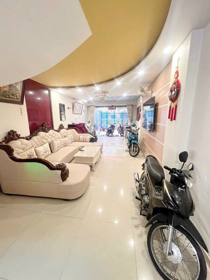 Biệt thự mini 2 lầu đường HXH gần chợ Rạch Ông, Q8 - Giá 11 tỷ, sẵn sàng vào ở!