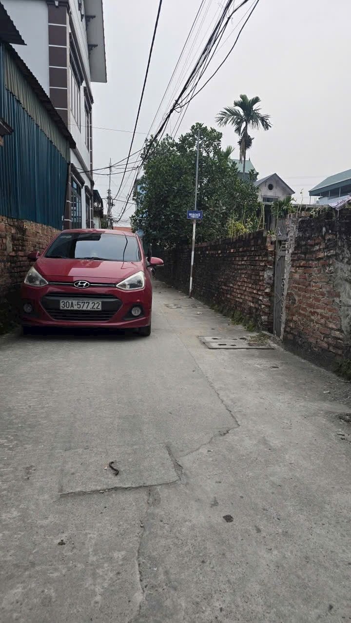 Đất Xóm Trại, Thanh Oai 94m² giá chỉ 4.042 tỷ - Vị trí đẹp, phát triển