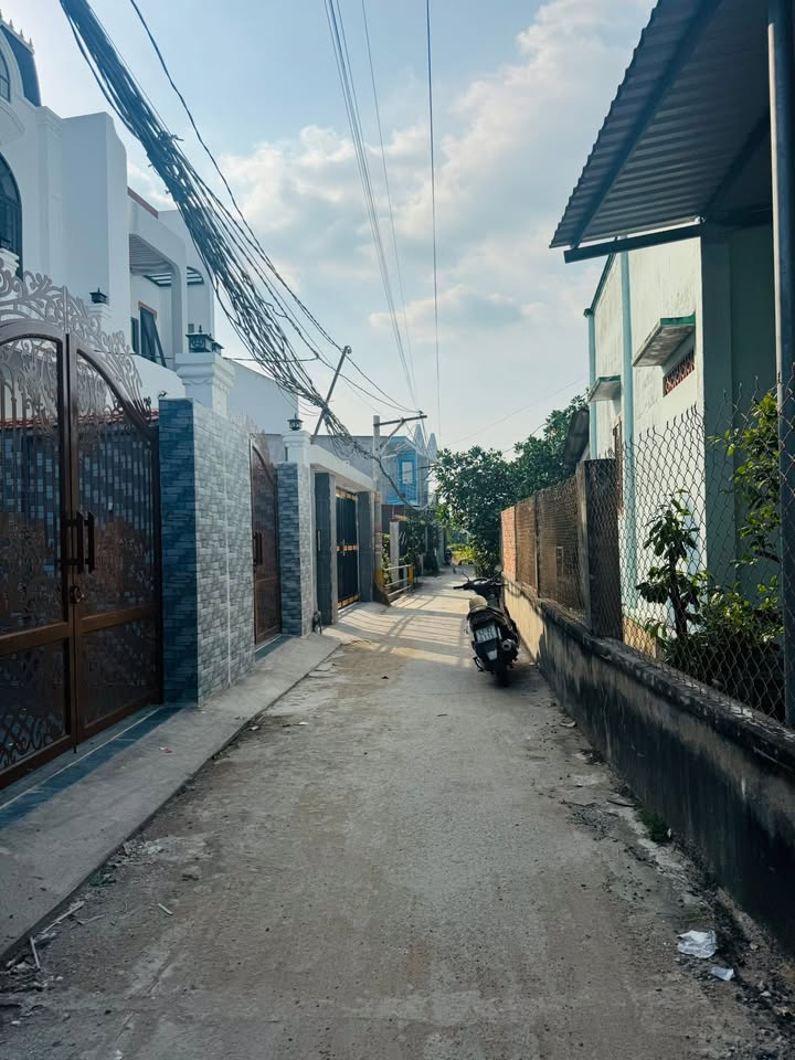 Nhà phố Cần Giuộc 100m² giá 2.7 tỷ - Chính chủ bán gấp!