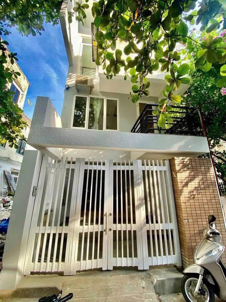 Nhà 3 tầng tại Phan Bội Châu, Huế 96m² giá 4 tỷ - Sổ hồng hoàn công, vị trí trung tâm!