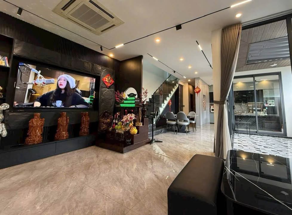 Nhà 3 tầng mặt tiền đường Ấu Triệu, phường Trường An - Huế, 118m², giá 5.2 tỷ - Vị trí đắc địa, sẵn sàng vào ở!