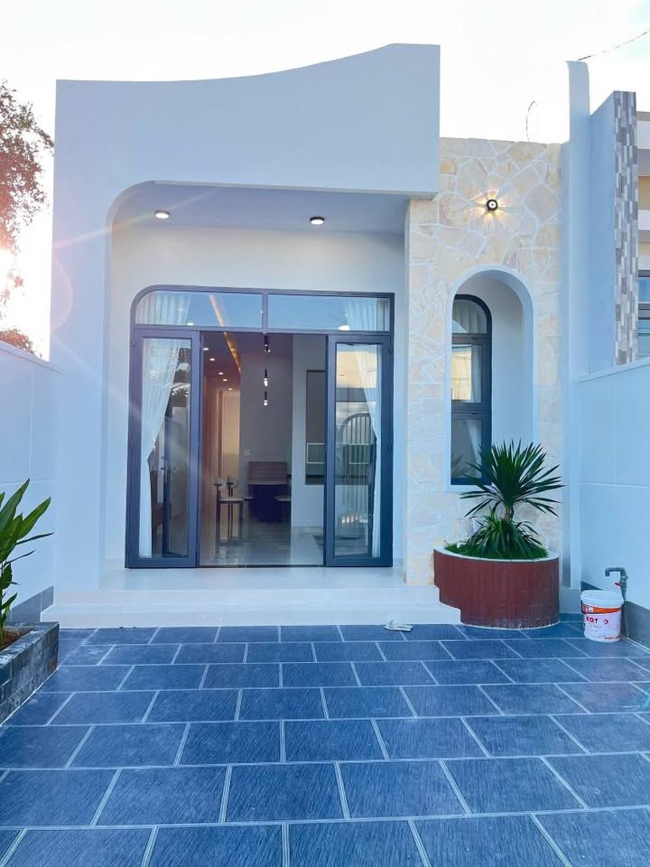 Nhà đẹp Villa sân vườn Hoà Thành 125m² giá 1.59 tỷ - Tặng full nội thất sang trọng!