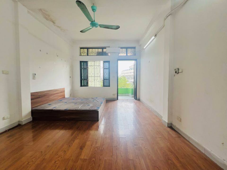 Căn hộ cho thuê Đốc Ngữ, Ba Đình 30m² giá 4.5 triệu - Full đồ, ban công thoáng đãng!