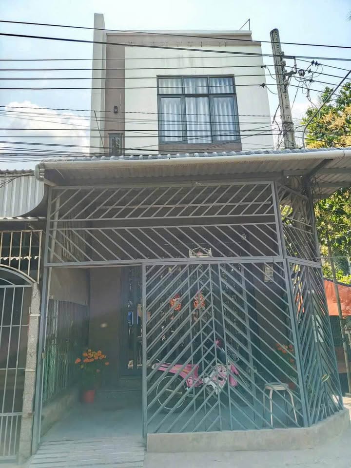 Nhà phố Long Xuyên 40m² giá 1 tỷ - Gần trường Bùi Thị Xuân, view sông thoáng mát!