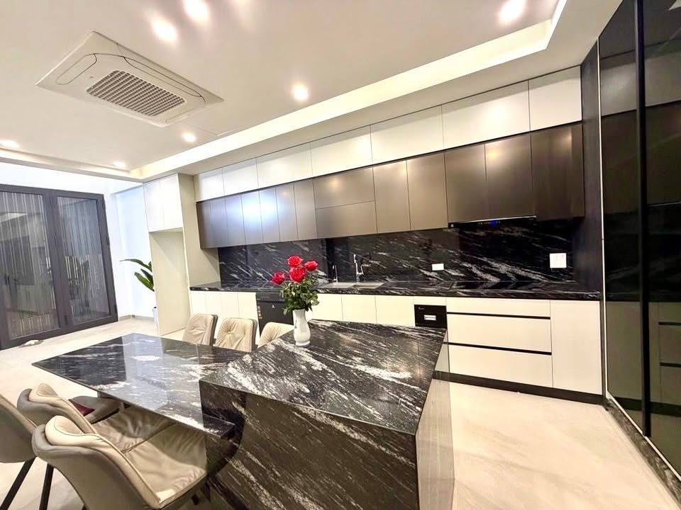 Nhà riêng Ngọc Thụy 51m² giá 14 tỷ - Không gian sống xanh lý tưởng!