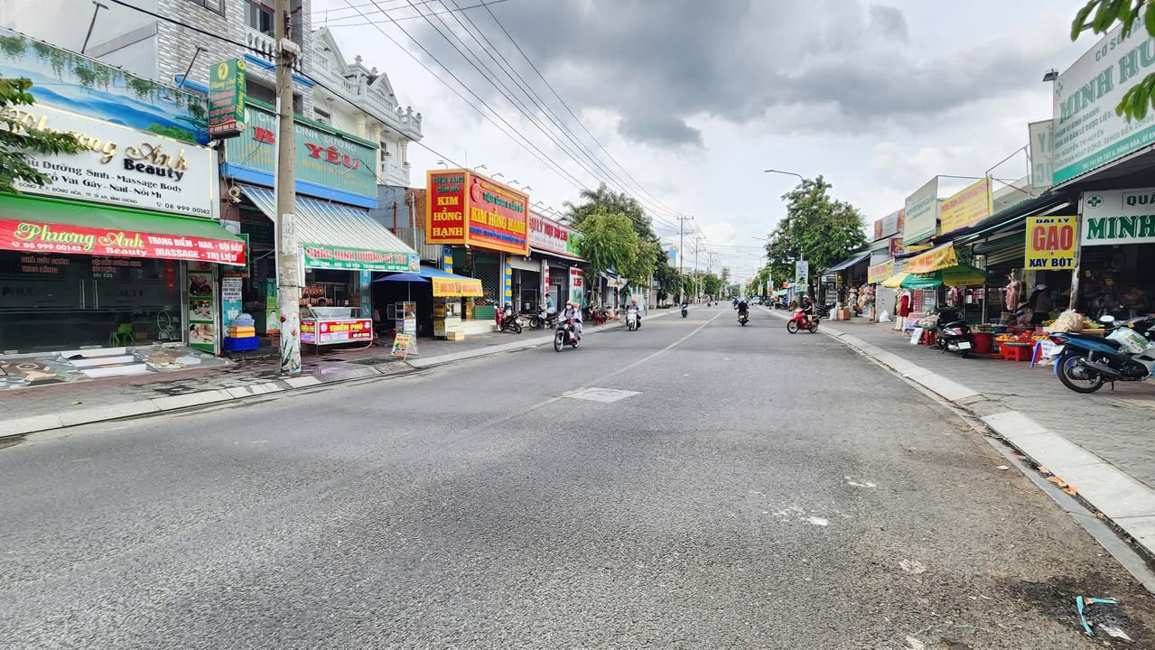 Nhà Mặt Tiền Kinh Doanh 173m² Trần Hưng Đạo, Dĩ An - Giá 9.9 Tỷ