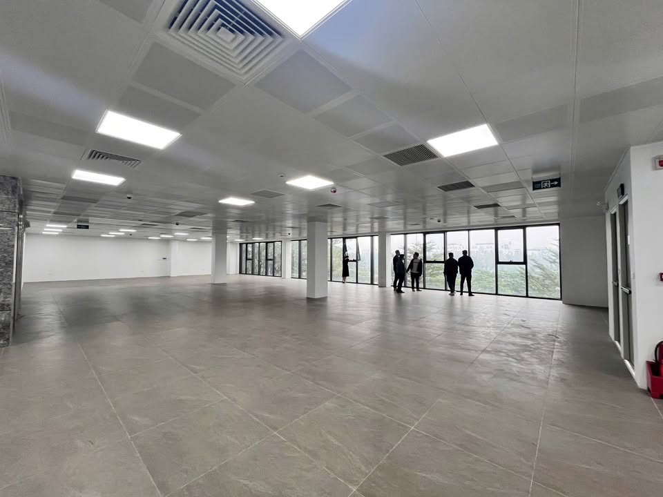 Văn phòng cho thuê tại Trường Chinh - Đống Đa 350m² giá 39 triệu - View kính hiện đại!