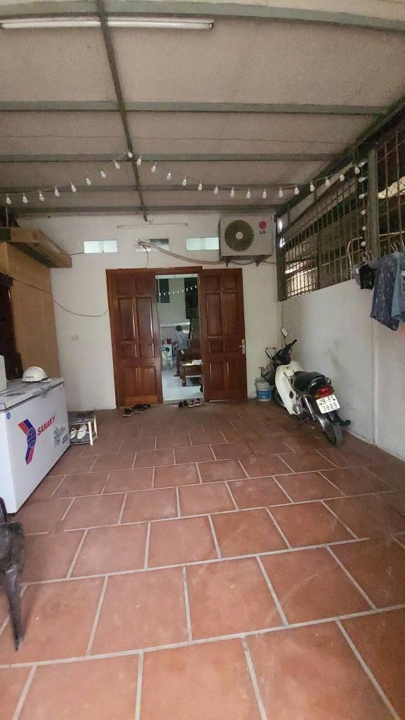 Cho thuê nhà tại ngõ 214 Nguyễn Xiển 105m² giá 13.5 triệu - Phù hợp làm kho và văn phòng!