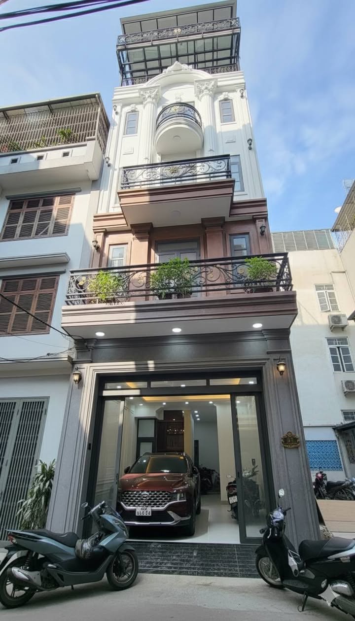 Nhà 6 tầng Thành phố Giao Lưu, 60m² giá 15 tỷ - Ô tô vào nhà, đầu tư lý tưởng!