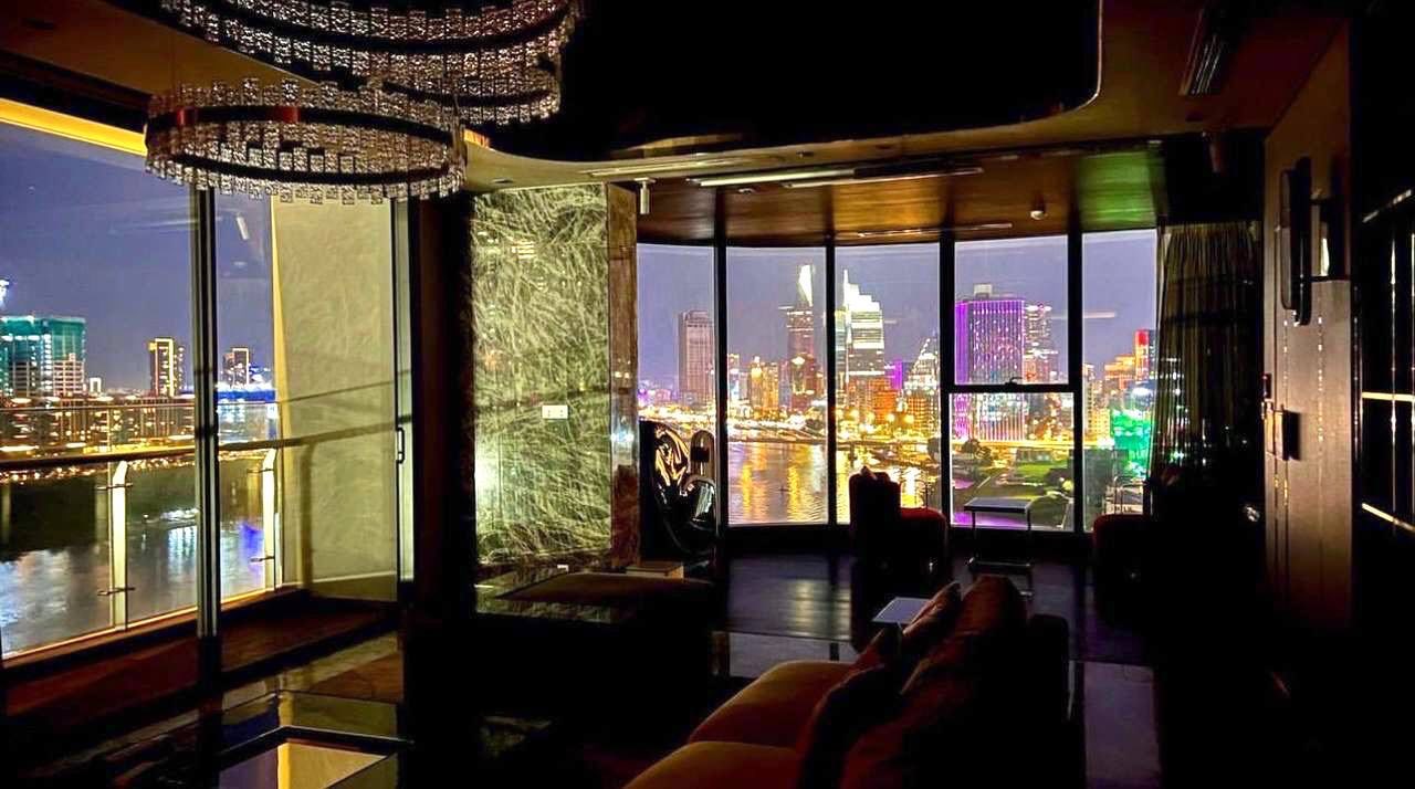 Căn hộ Vinhomes Bason Quận 1 242m² giá 110 tỷ - View sông Bitexco đẹp mắt!