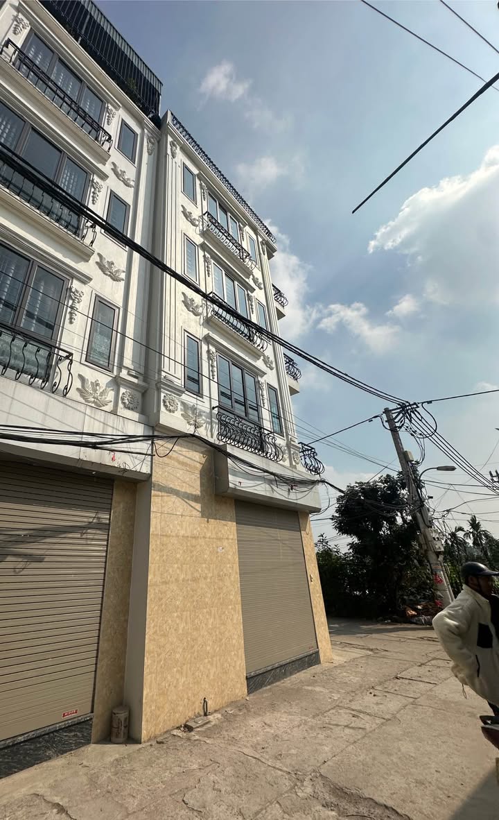 Nhà lô góc Phan Đình Giót 40m² giá thỏa thuận - Thiết kế hiện đại, thang máy sẵn sàng vào ở!