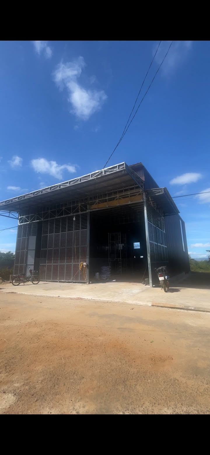 Nhà kho xưởng Hẻm 476 Trường Sơn, Pleiku 350m² giá chỉ 2.5 tỷ - Đầu tư sinh lời ngay!