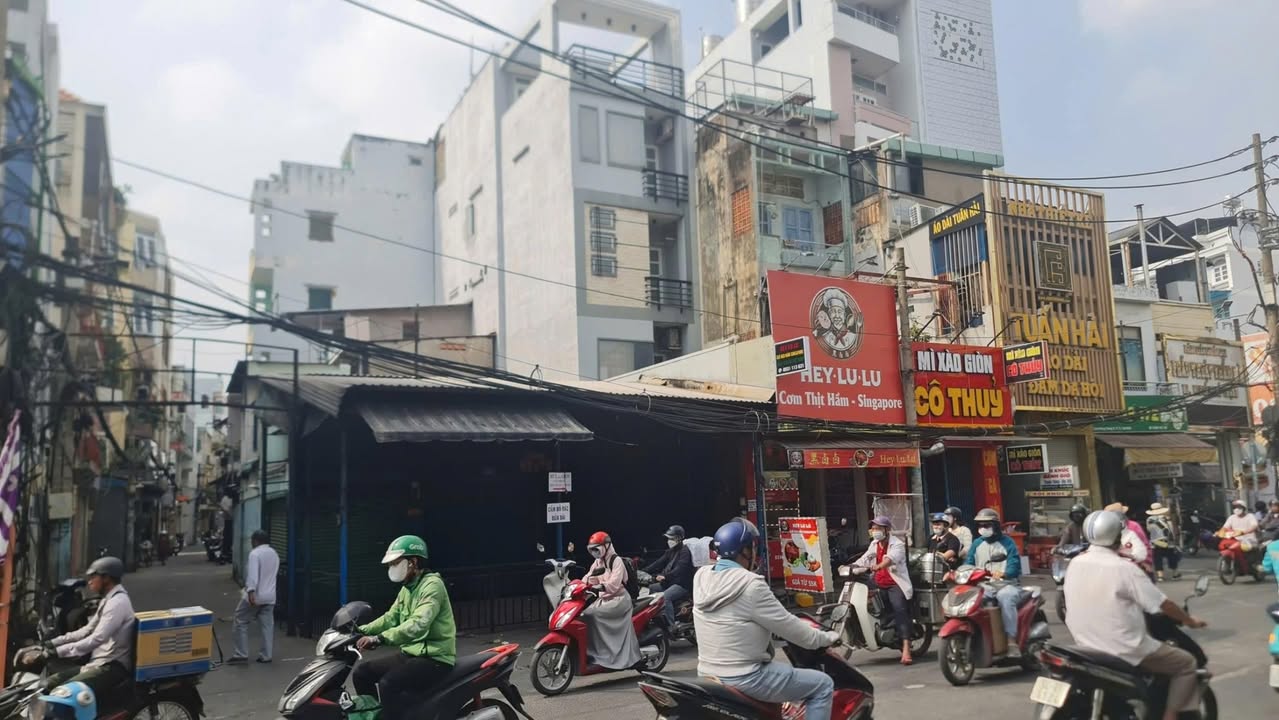 Cho thuê Front House 527 Cách Mạng Tháng Tám, Quận 10, 200m² - Địa điểm lý tưởng cho kinh doanh!