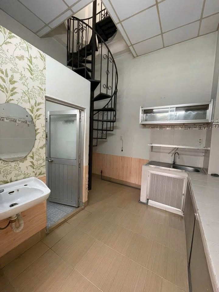 Nhà trệt lầu tại hẻm 158 Lý Tự Trọng, Ninh Kiều 22.95m² giá 1.35 tỷ - Thiết kế tiện nghi, gần nhiều tiện ích!