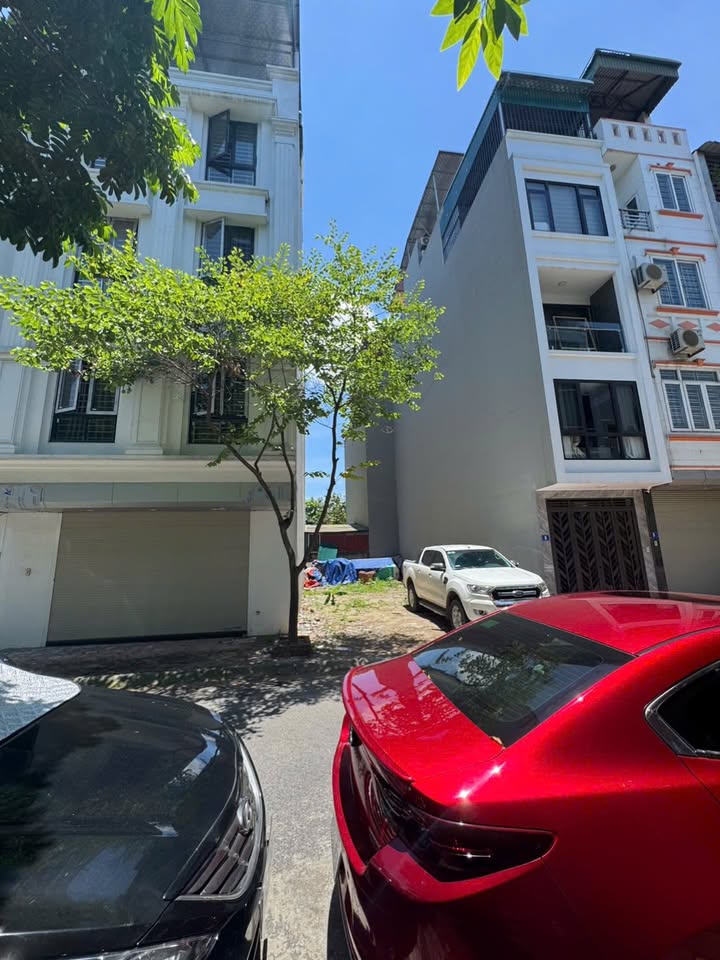 Đất nền TĐC Giang Biên, Long Biên, 90m² - View vườn hoa, giá tốt nhất hiện nay!