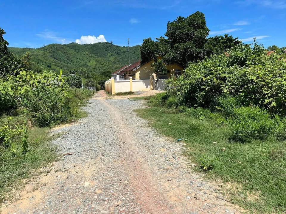 Đất nền Khánh Phú 3600m² giá 900 triệu - Cơ hội đầu tư hấp dẫn gần thác Yangbay!