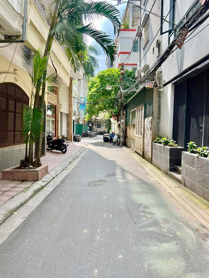 Nhà phố Giang Văn Minh, Ba Đình 61m² giá 8.5 tỷ - Nhà dân xây chắc chắn, tiện ích đầy đủ!