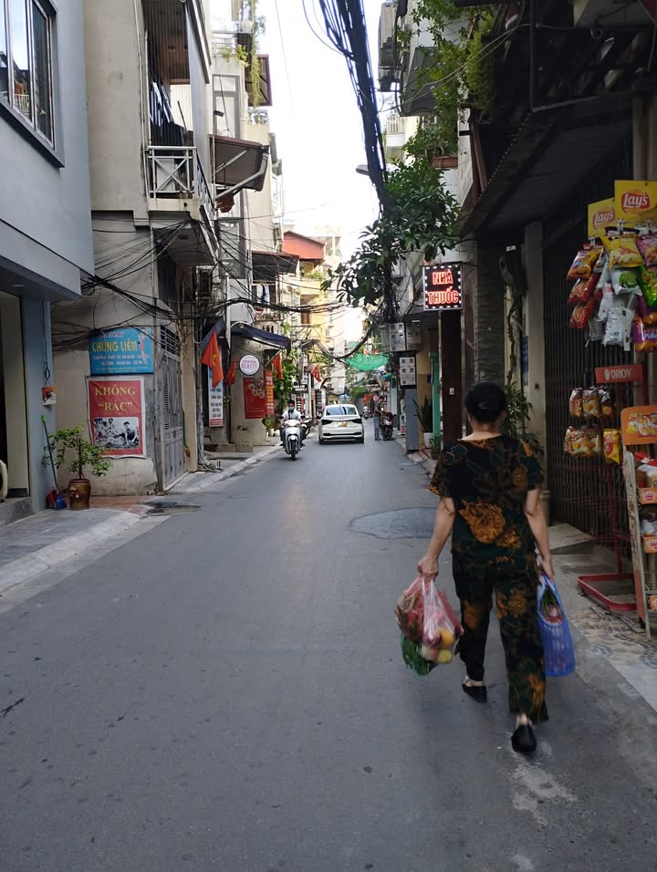 Nhà góc Hoàng Văn Thái, 40m² giá 12 tỷ - Kinh doanh sầm uất, ô tô đỗ cửa!