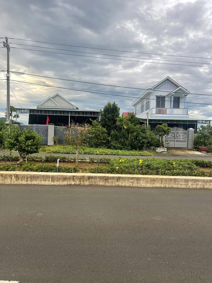 Lô đất góc Suối Bạc 3, Sơn Hòa 240m² chỉ 1 tỷ - Cơ hội đầu tư tuyệt vời!