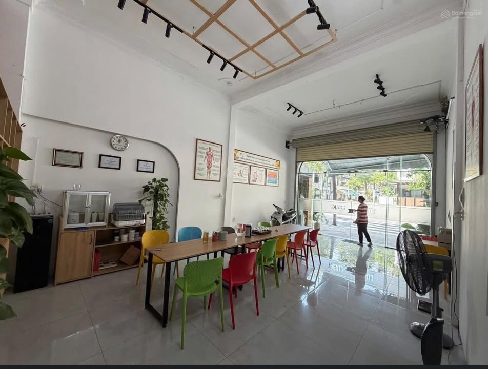 Nhà cho thuê đường Nguyễn Hữu Dật, Hải Châu, 100m² - Nhà đẹp, 5 phòng ngủ!